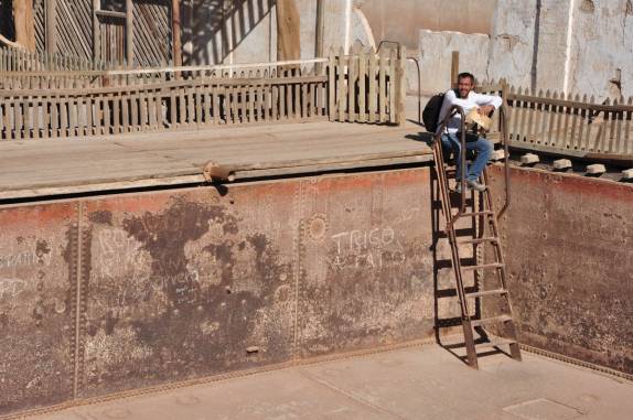 A piscina pública de Humberstone, feita com casco de navio naufragado (próximo à Iquique - Chile)